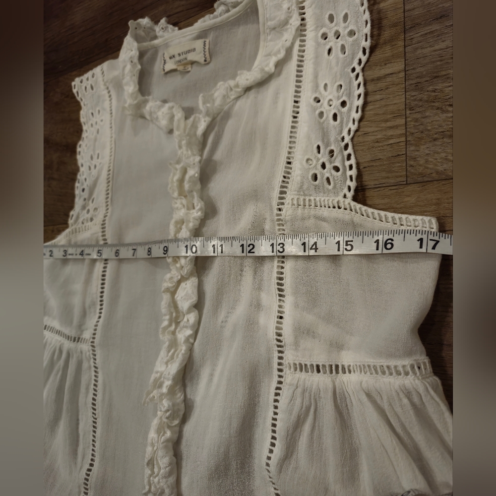 Max Studio London White Eyelet Sleeveless Blouse - Picture 10 of 11